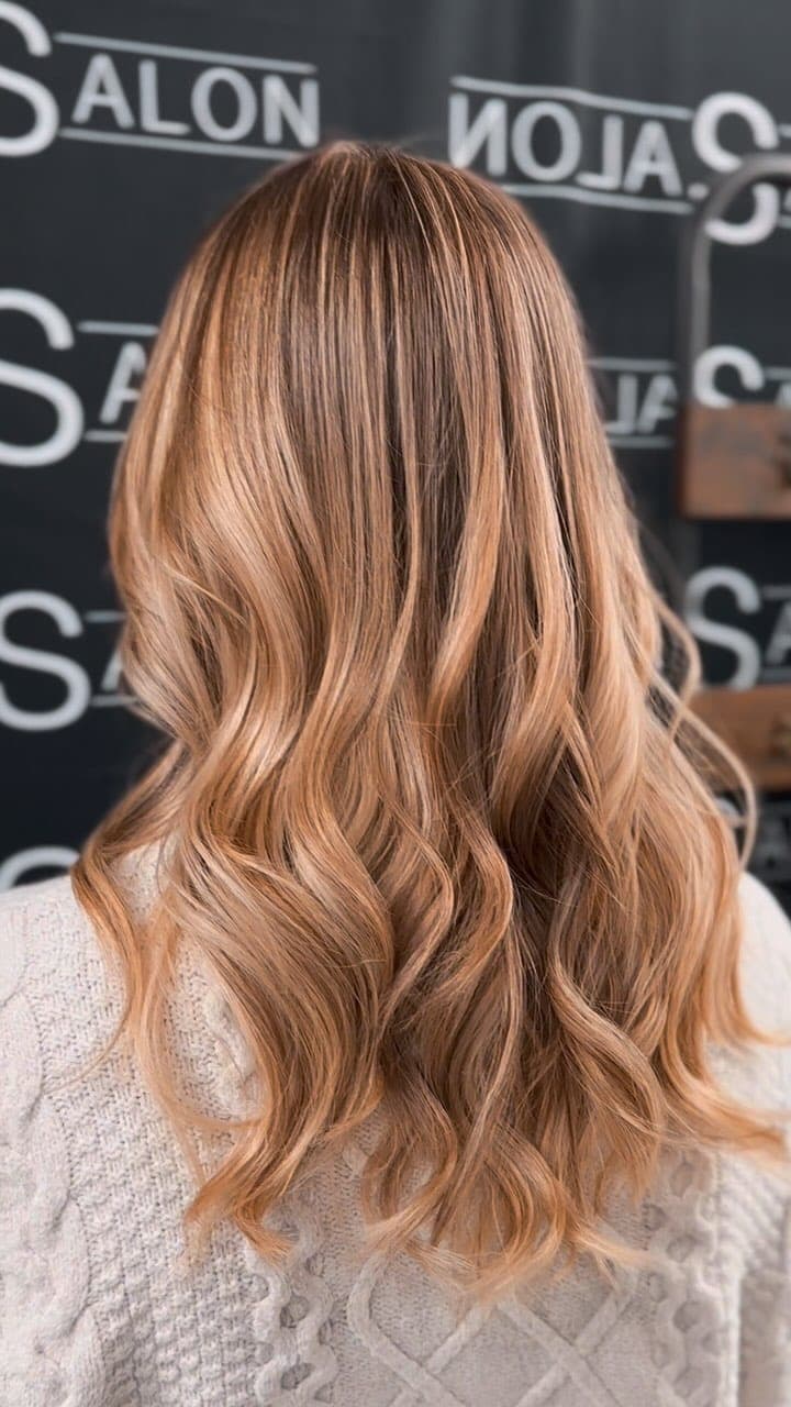 Dimensional hair colour - highlights and balayage